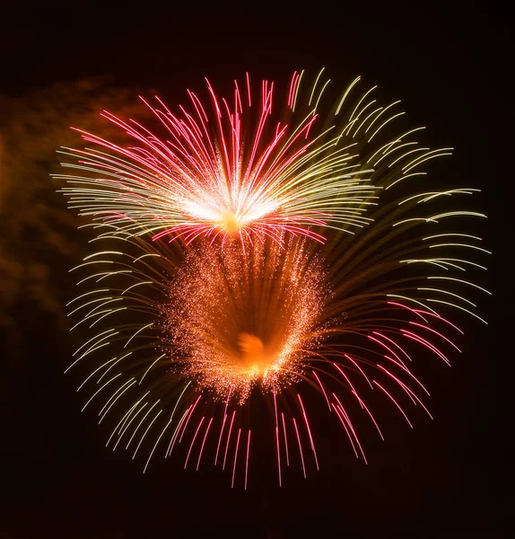 Feuerwerk Hintergrund Buntes Feuerwerk Isoliert Dunklem Hintergrund Mit Platz Für — Stockfoto