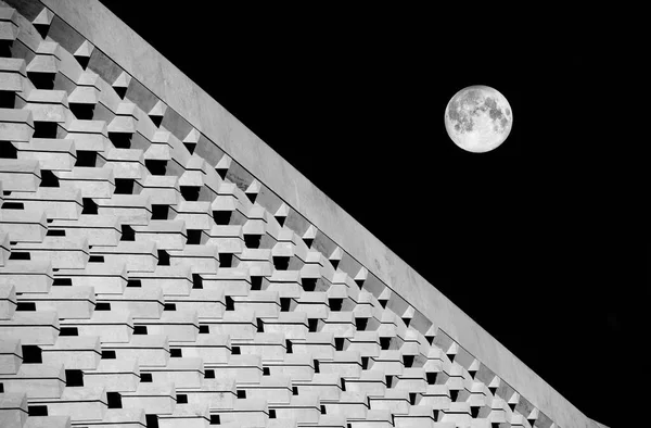 Photo Abstraite Architecture Avec Pleine Lune Dans Fond Sombre Fragment — Photo