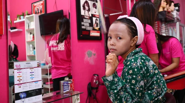 Make Artist Work Her Client Beautiful Teen Girl Pekalongan Indonesia — Foto Stock