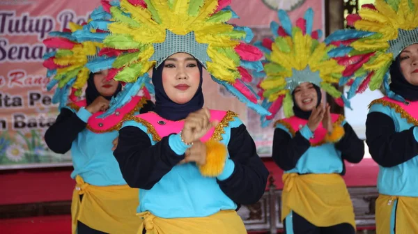 Erwachsene Frau Einem Einzigartigen Kostüm Und Tanz Batang Indonesien November — Stockfoto