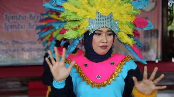 Adult Woman Wear Unique Costume Dancing Batang Indonesia Νοεμβρίου 2019 — Φωτογραφία Αρχείου