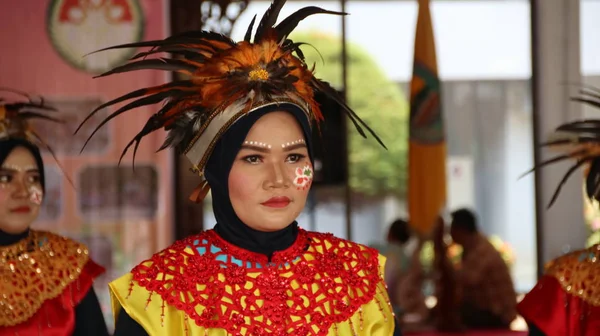 Adult Woman Wear Unique Costume Dancing Batang Indonesia Νοεμβρίου 2019 — Φωτογραφία Αρχείου