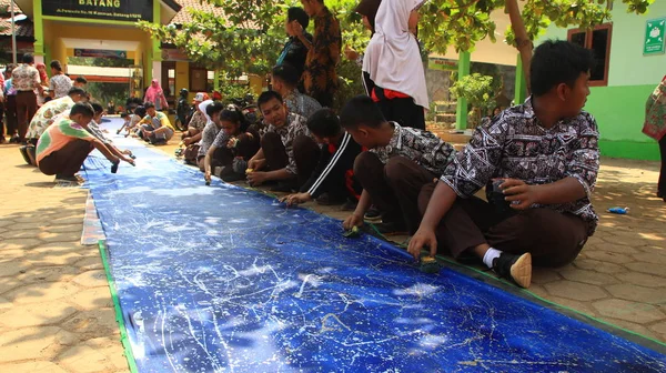 Estudiantes Escuela Con Necesidades Especiales Discapacidades Hacer Batik Paño Largo — Foto de Stock