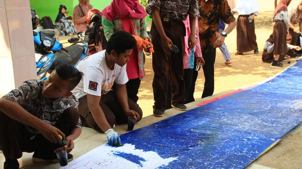 Estudiantes Escuela Con Necesidades Especiales Discapacidades Hacer Batik Paño Largo — Foto de Stock