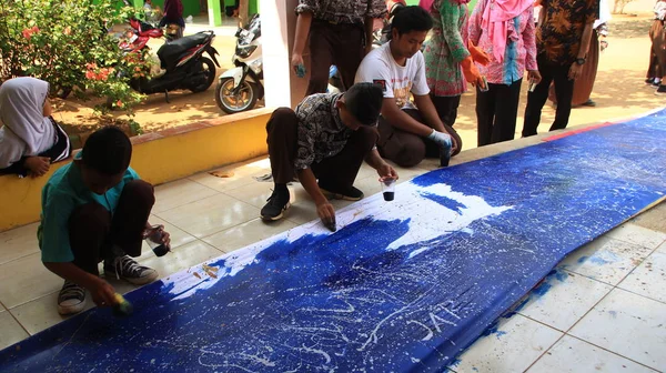 Estudiantes Escuela Con Necesidades Especiales Discapacidades Hacer Batik Paño Largo — Foto de Stock