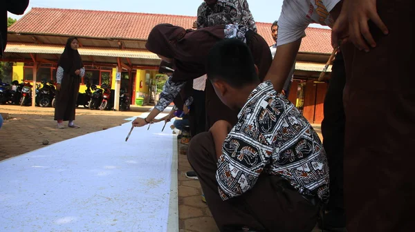 School Students Special Needs Disabilities Making Batik Long Cloth Local — ストック写真