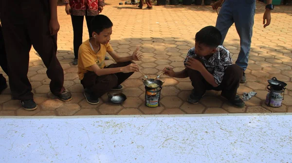 School Students Special Needs Disabilities Making Batik Long Cloth Local — ストック写真