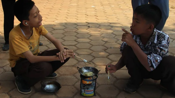 Estudiantes Escuela Con Necesidades Especiales Discapacidades Hacer Batik Paño Largo — Foto de Stock