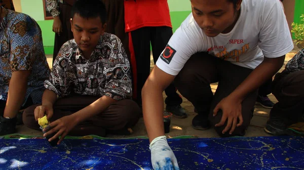 School Students Special Needs Disabilities Making Batik Long Cloth Local — ストック写真
