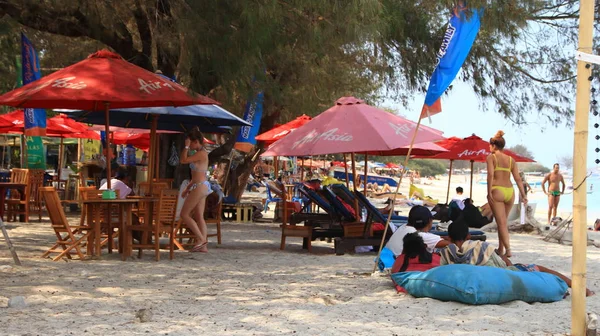 Toeristen Uit Verschillende Landen Genieten Van Sfeer Van Het Gili — Stockfoto