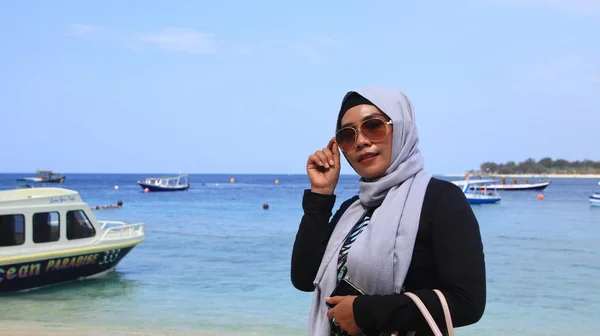 Turisták Különböző Országokból Élvezhetik Hangulatot Gili Trawangan Strand Lombok Indonézia — Stock Fotó