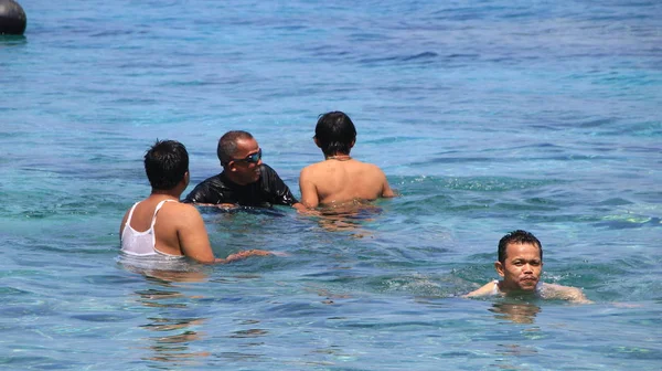 Tourists Various Countries Enjoy Atmosphere Gili Trawangan Beach Lombok Indonesia — Stockfoto