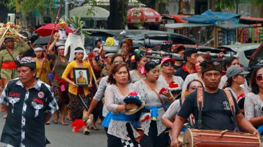  Lombok 'ta Ngaben tören alayı