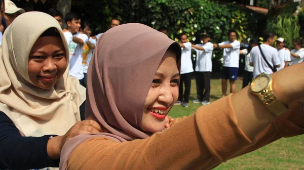 Skupina Lidí Dělá Herní Aktivity Podporu Týmové Soudržnosti Magelang Indonesia — Stock fotografie