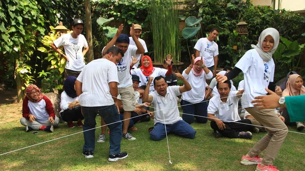 Grupo Personas Está Haciendo Actividades Juego Para Apoyar Cohesión Del —  Fotos de Stock