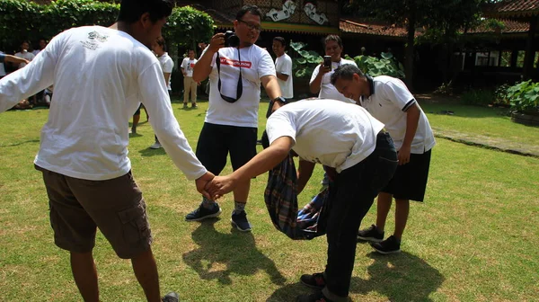 2019年11月30日 一群人在印度尼西亚马格朗举行了支持团队凝聚力的比赛活动 — 图库照片