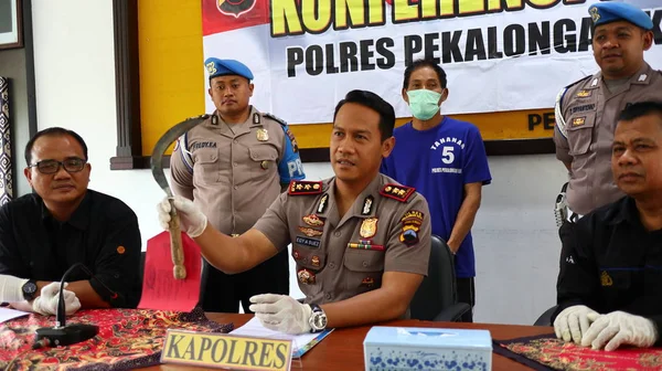 Polis Tarafından Sorgulanan Suçlular Elleri Kelepçeli Pekalongan Endonezya Kasım 2019 — Stok fotoğraf