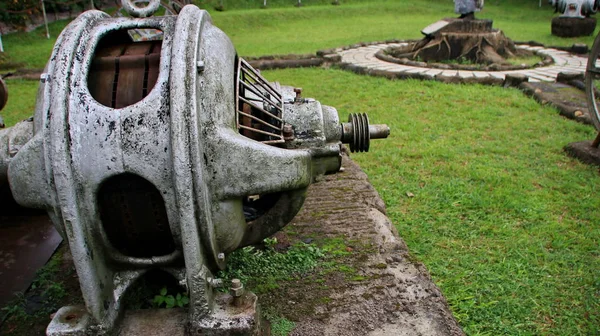 Çay yaprağı işleme makinesinin heykeli. — Stok fotoğraf