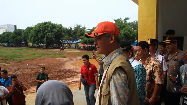 Tourists Visiting Gapura Nusantara Monument New Iconic Building Pekalongan City — ストック写真