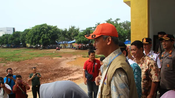 Τουρίστες Κατά Την Επίσκεψη Στο Μνημείο Gapura Nusantara Νέο Εμβληματικό — Φωτογραφία Αρχείου