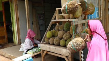 Seller of durian fruit when peddling its product, Batang Indonesia, 31 January 2020