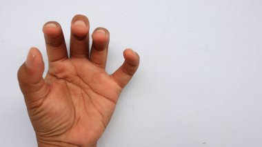 Sol el, bir sembol ve beyaz arkaplan anlamında çekilmiş, odak noktasında değil. bulanık