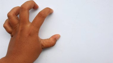 Sol el, bir sembol ve beyaz arkaplan anlamında çekilmiş, odak noktasında değil. bulanık