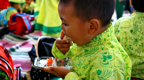 Förskolebarn När Äter Tillsammans Semarang Indonesien Februari 2020 — Stockfoto