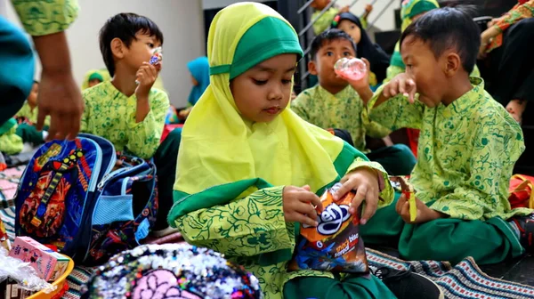 Förskolebarn När Äter Tillsammans Semarang Indonesien Februari 2020 — Stockfoto
