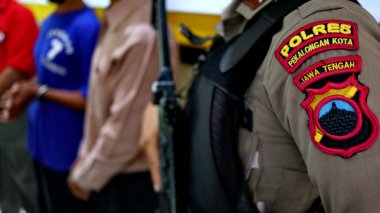  Polis tarafından tutuklanan suçlunun bulanık fotoğrafı, odaklanmak değil, Pekalongan, kemer 12, 2020