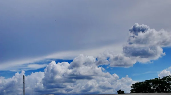 Natural Scenery Trees Fields Background Blue Sky Unique White Clouds — Stock Photo, Image