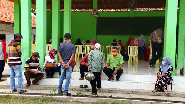 Residentes Receberem Assistência Dinheiro Governo Devido Pandemia Vívida Batang Indonesia — Fotografia de Stock