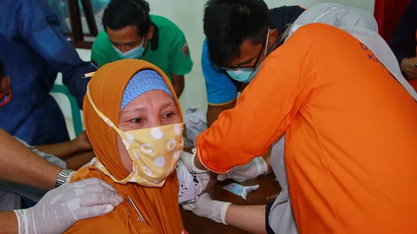 Toplum Batang Endonezya Mayıs 2020 Hızlı Bir Test Yaparken Bulanık — Stok fotoğraf