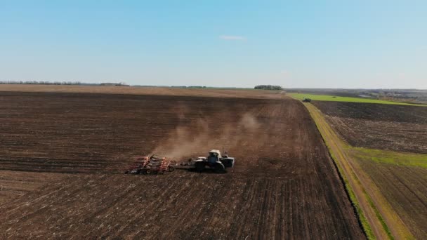 Présemer le travail du sol, ciel dégagé, tir d'un copter — Video