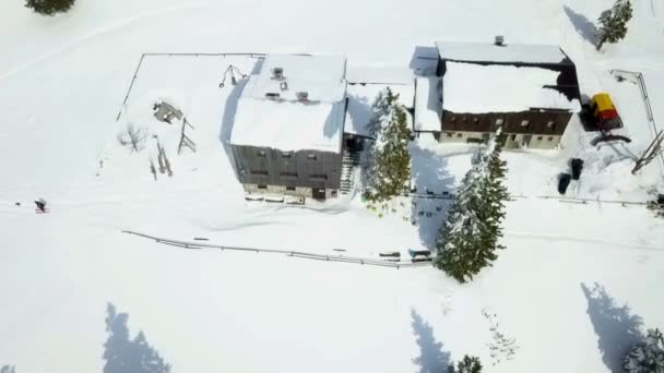 Snow Has Covered Roofs Mountain Cabins Which Top Mountain Aerial — Stock Video