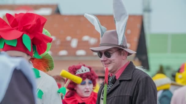 Hay Muchos Trajes Creativos Durante Desfile Gente Divierte — Vídeo de stock