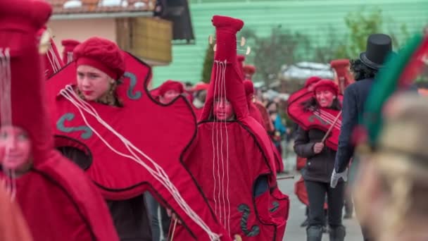 Diese Kinder Sind Musikinstrumentenkostüme Gekleidet Sie Sind Teil Der Parade — Stockvideo