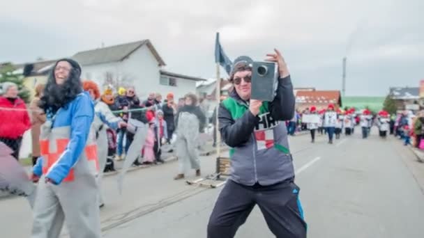 Die Leute Haben Spaß Der Fasnet Und Auch Die Masken — Stockvideo