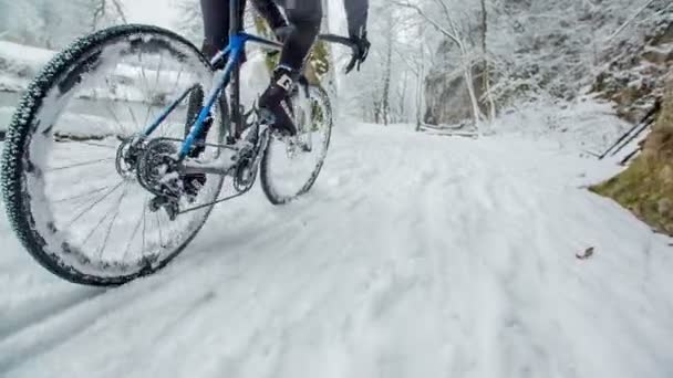 Ciclista Muy Disciplinado Para Practicar Ciclismo Nieve Invierno — Vídeo de stock