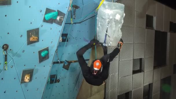 Man Climbing Gym Needs Practise Order Get Better Climbing — Stock Video