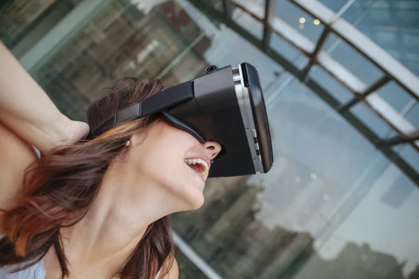 Young Woman with virtual reality goggles — Stock Photo, Image