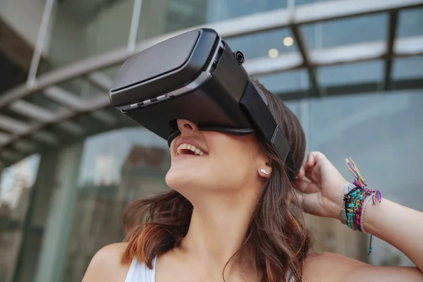 Young Woman with virtual reality goggles — Stock Photo, Image