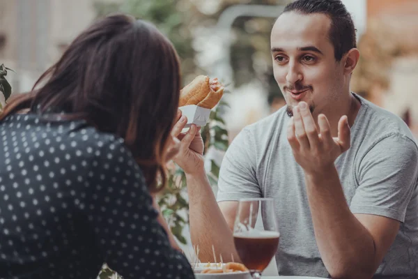 Een paar eten — Stockfoto