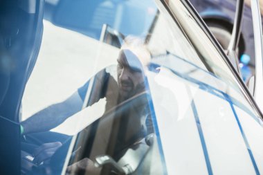 Arabayı tamir otomatik mekanik 