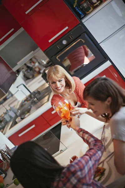 Women cheering at kitchen — Stock Photo, Image