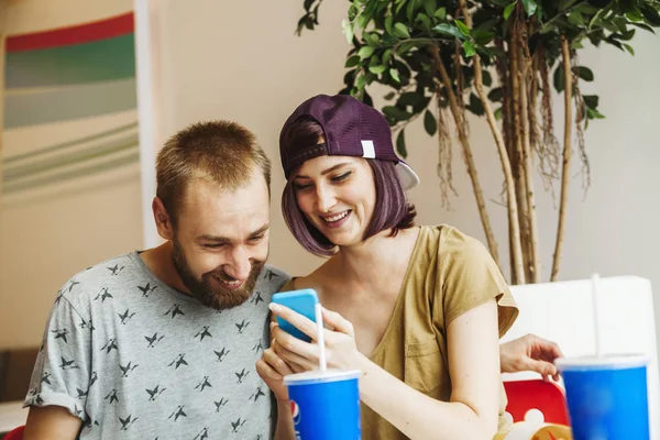 Happy young couple — Stock Photo, Image