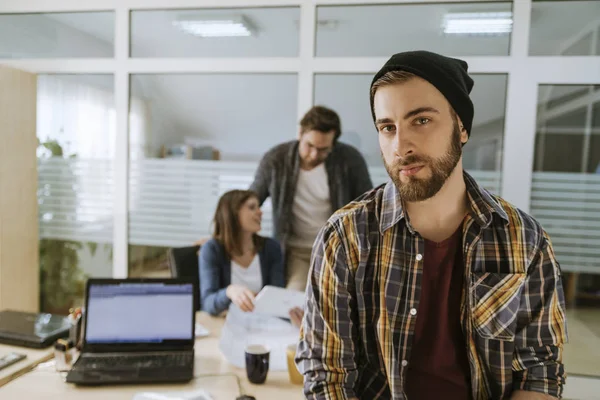 Hipster Freelancer In The Office — Stock Photo, Image