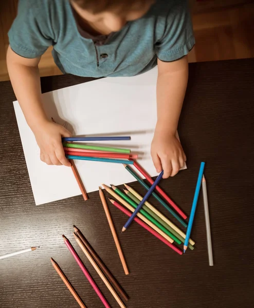 Söt liten pojke — Stockfoto