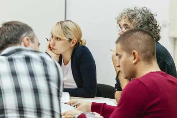 Επιχειρηματίες σε μια συνάντηση — Φωτογραφία Αρχείου