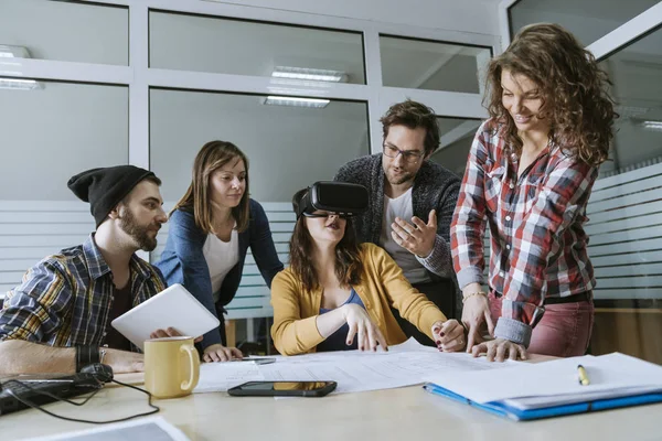 Iniciar Equipo de Freelancers en la Oficina — Foto de Stock